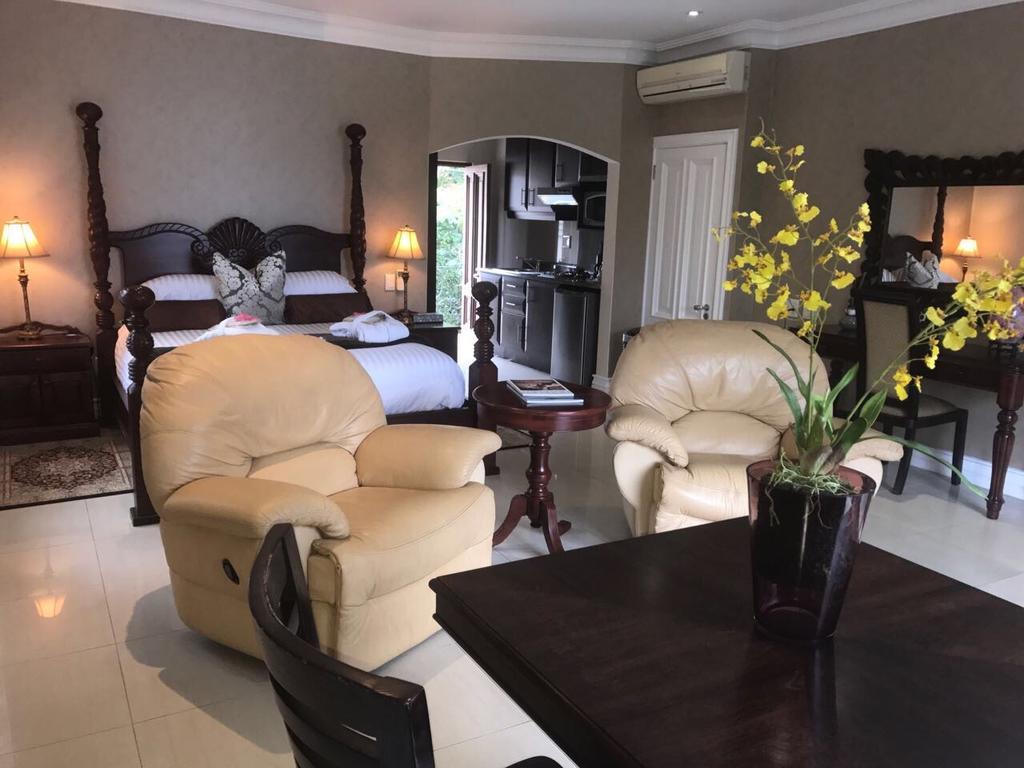 Luxury Beach Apartments Amanzimtoti Buitenkant foto