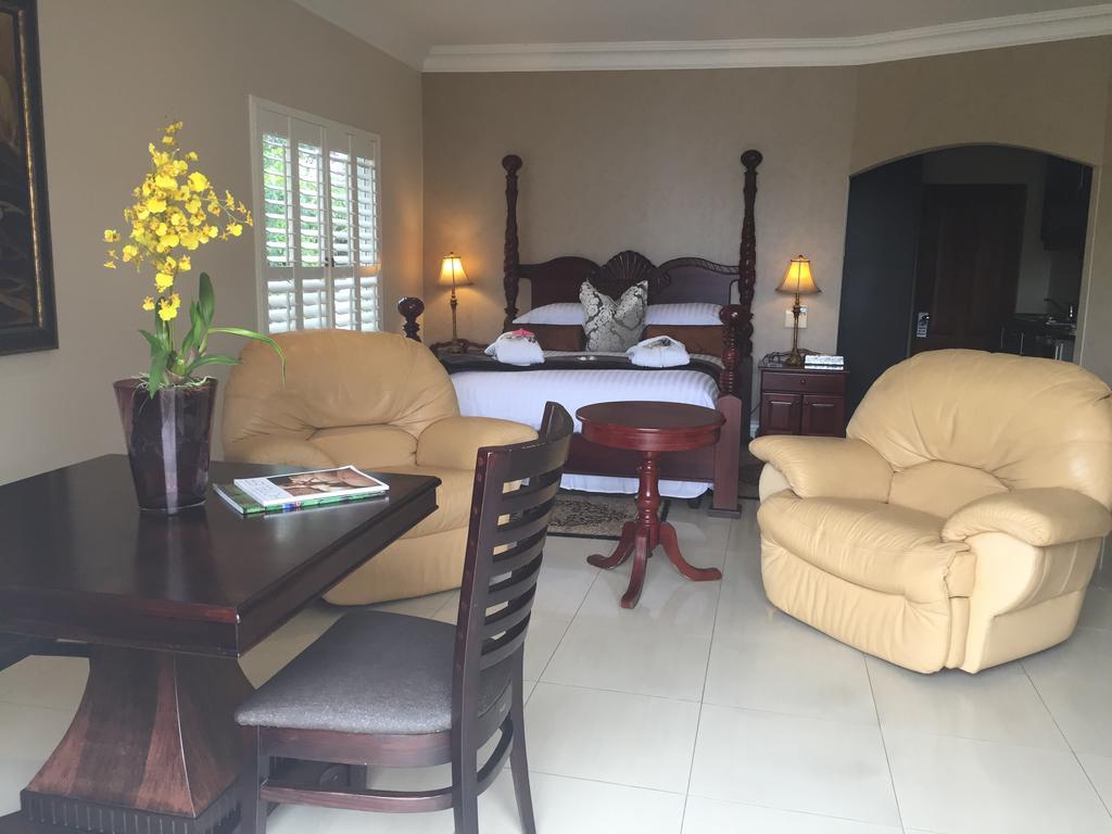Luxury Beach Apartments Amanzimtoti Buitenkant foto